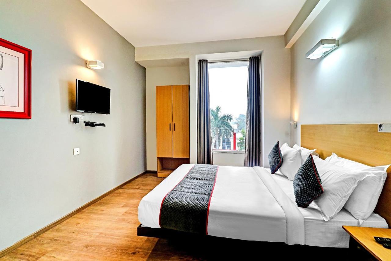 Fabhotel Royale 30 Noida Exterior photo