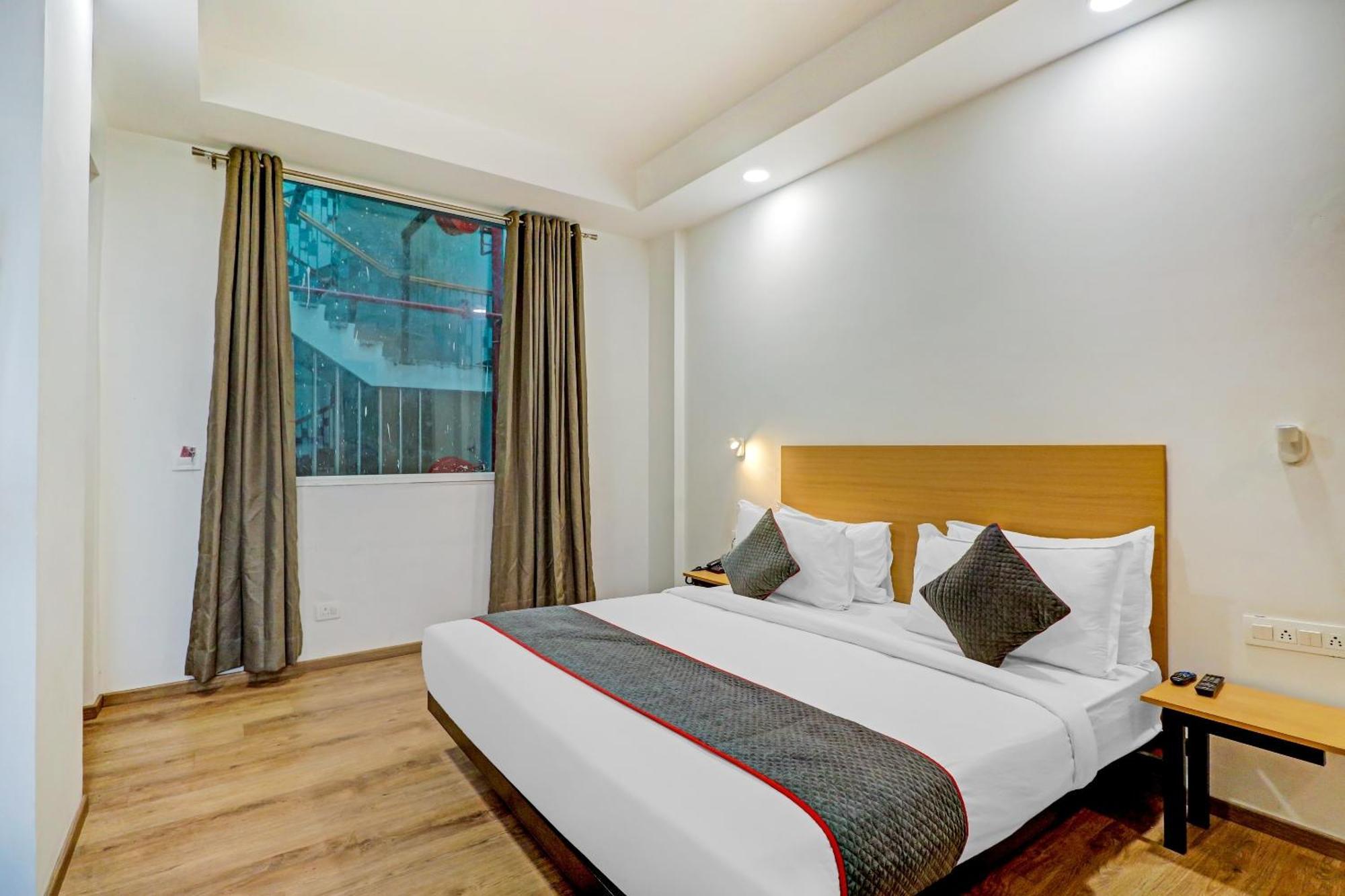 Fabhotel Royale 30 Noida Exterior photo
