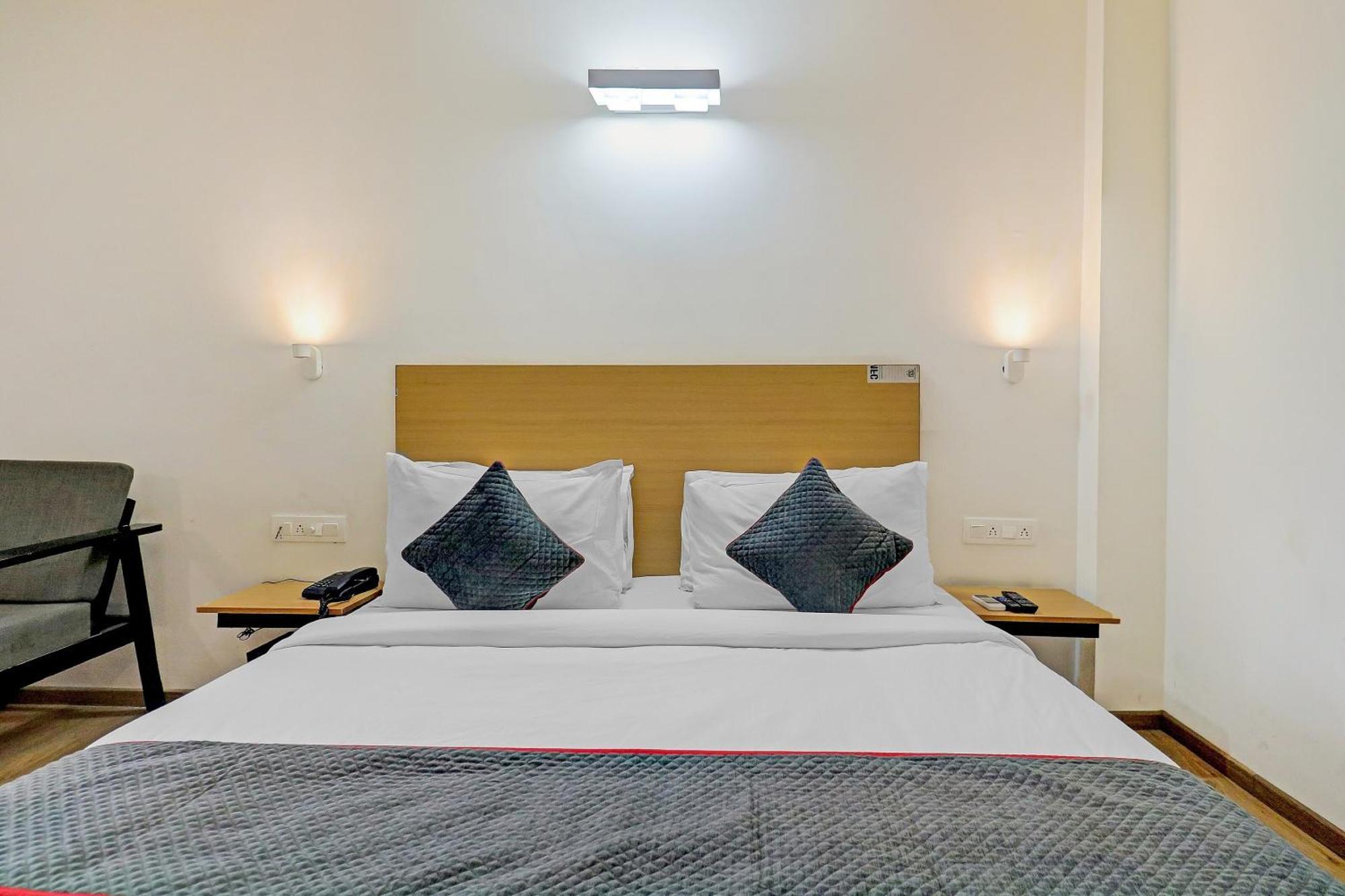Fabhotel Royale 30 Noida Exterior photo