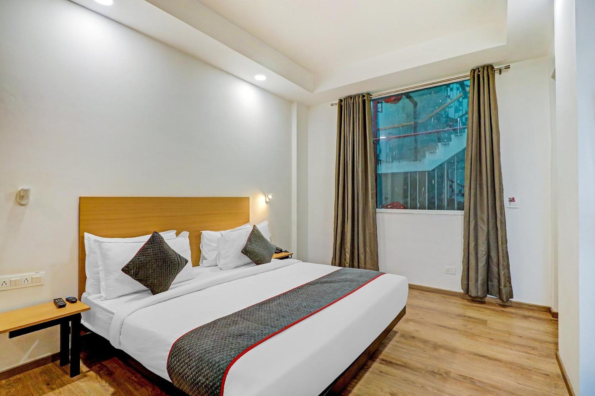 Fabhotel Royale 30 Noida Exterior photo
