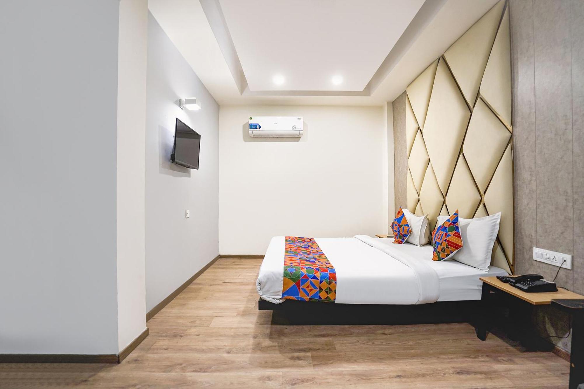 Fabhotel Royale 30 Noida Exterior photo