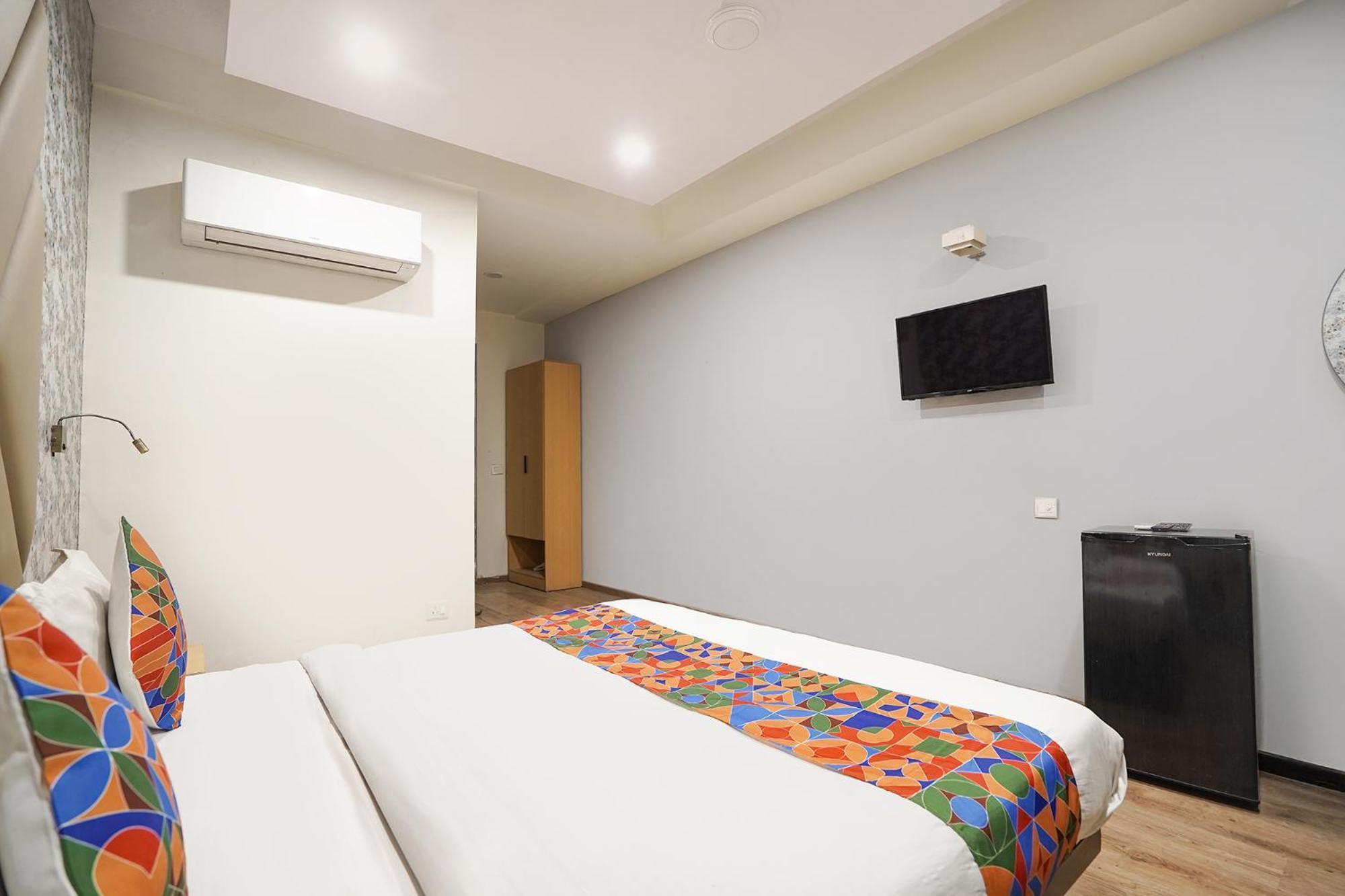 Fabhotel Royale 30 Noida Exterior photo