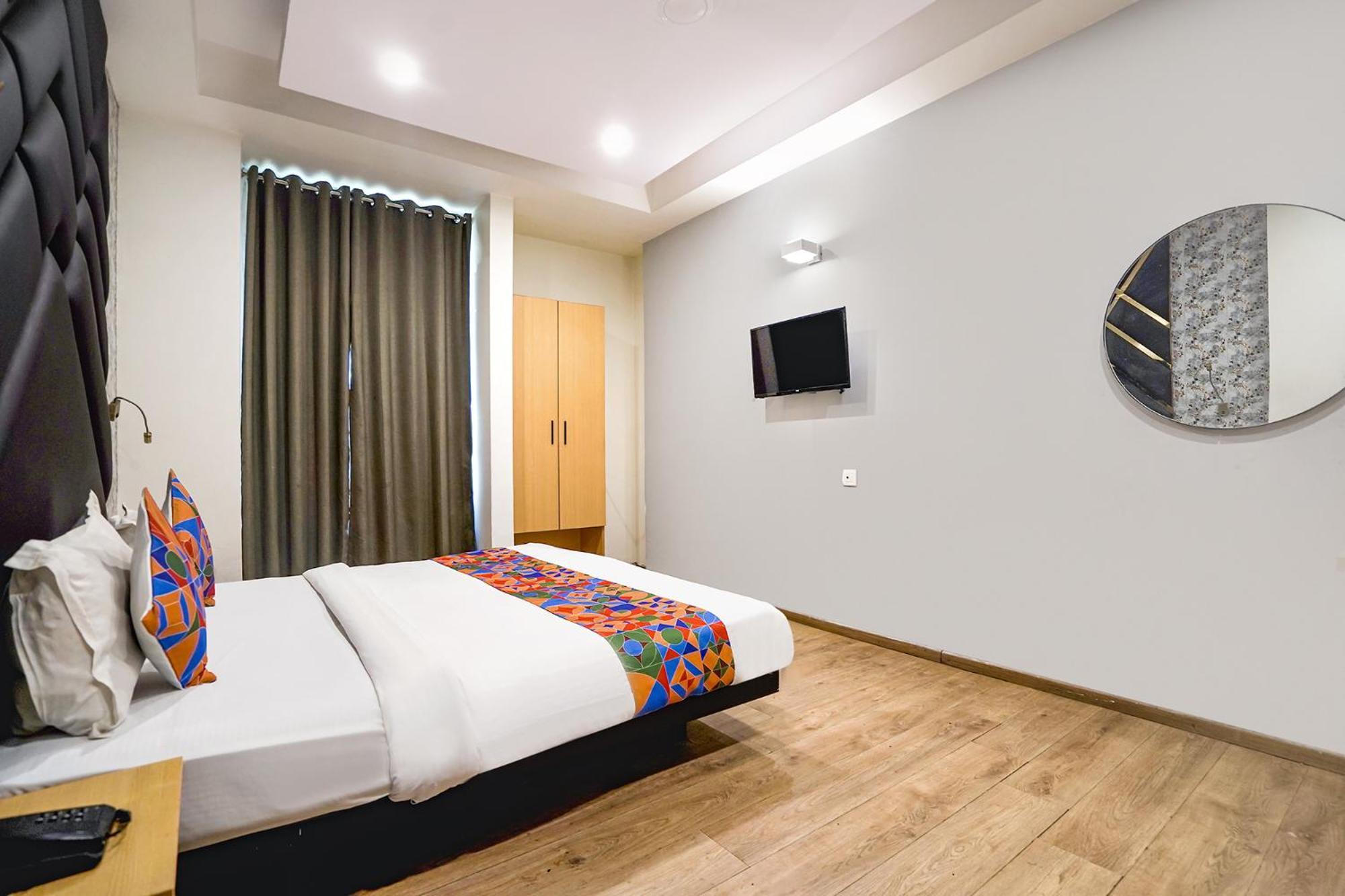 Fabhotel Royale 30 Noida Exterior photo