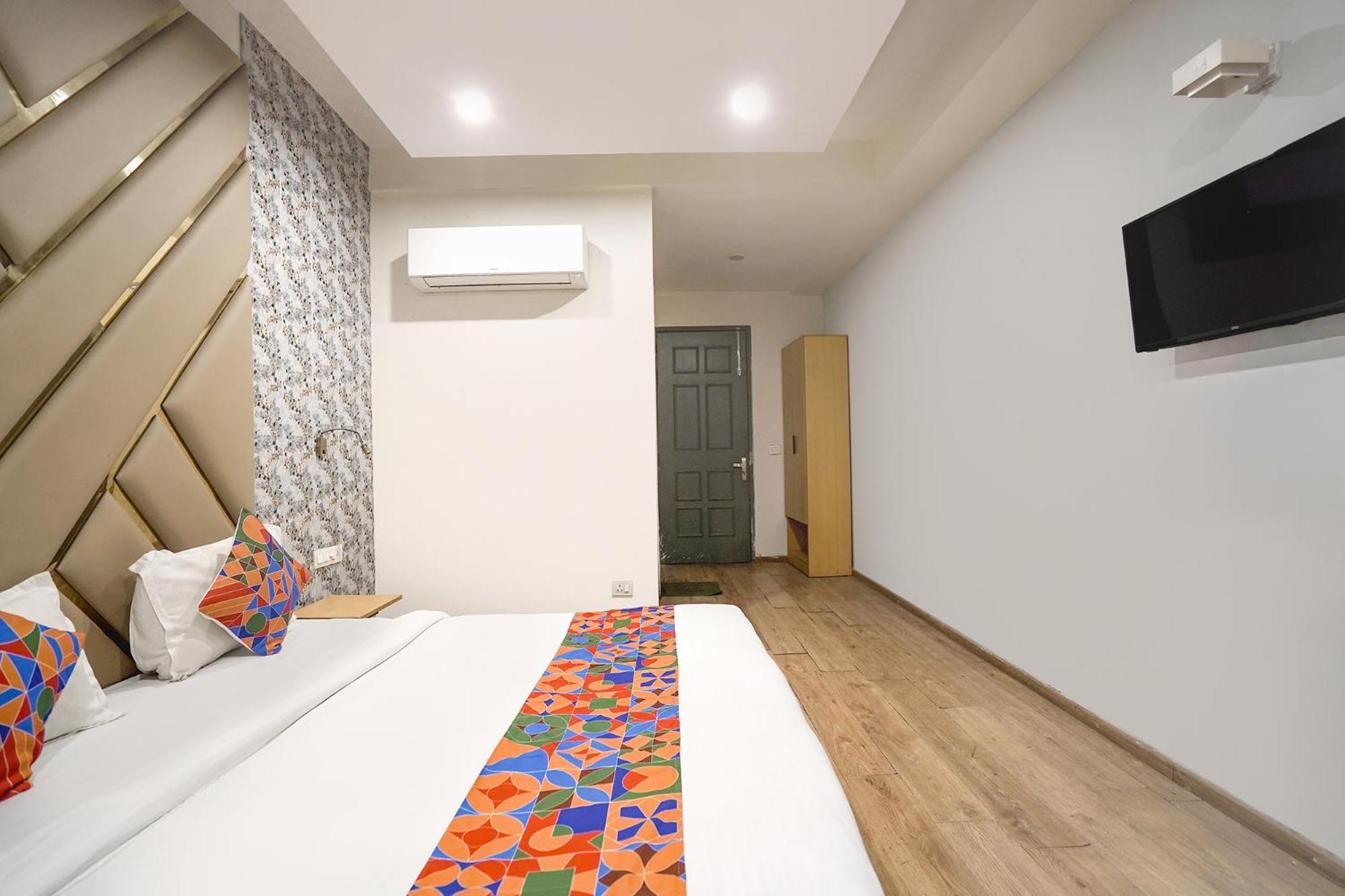 Fabhotel Royale 30 Noida Exterior photo