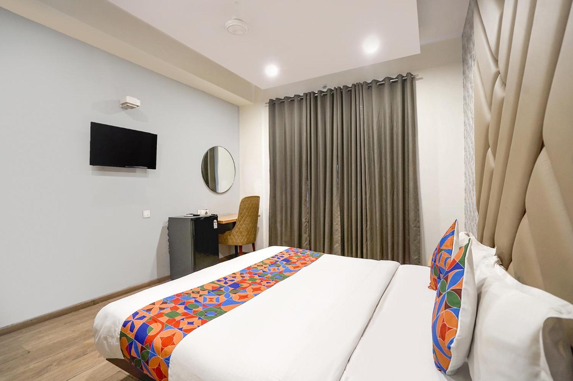 Fabhotel Royale 30 Noida Exterior photo