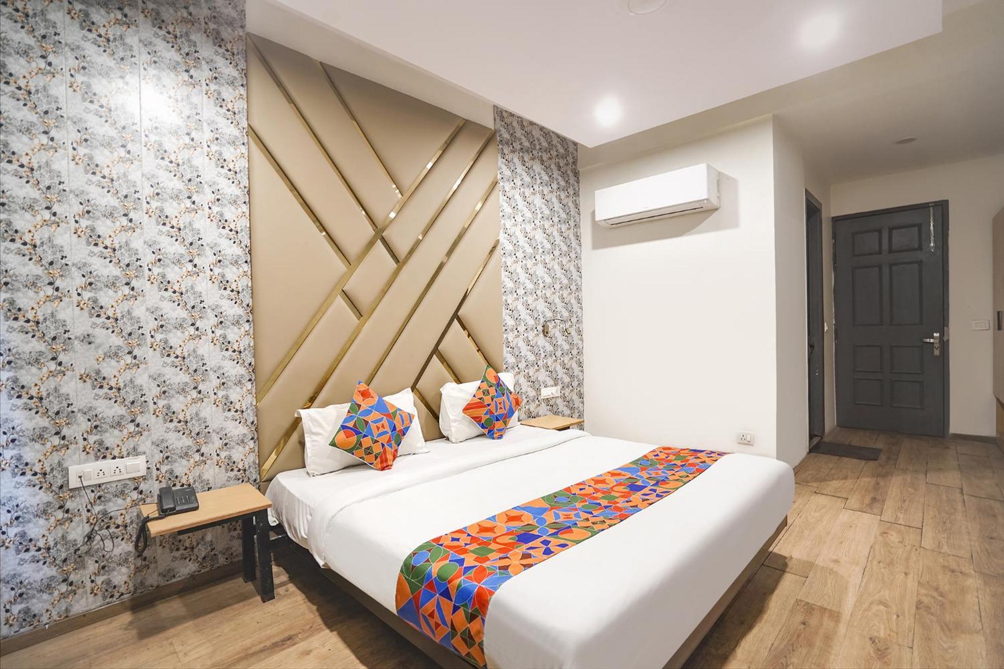 Fabhotel Royale 30 Noida Exterior photo