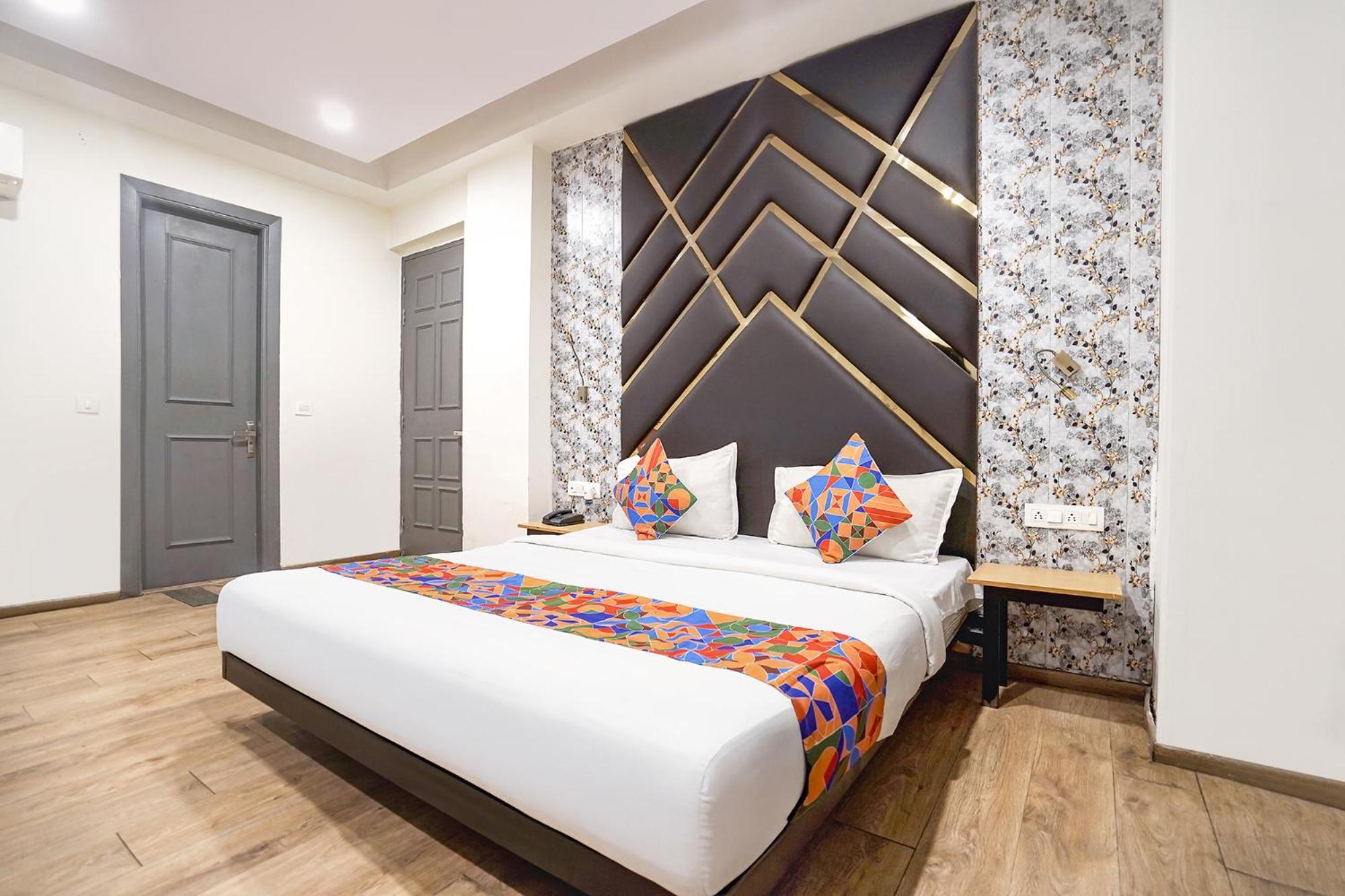 Fabhotel Royale 30 Noida Exterior photo